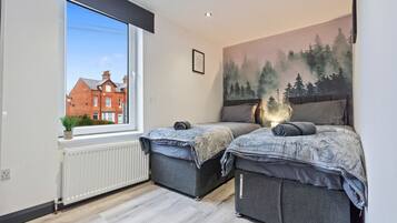 5 bedrooms, desk, iron/ironing board, travel crib