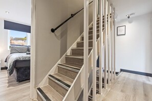 Interior - 5 Bedroom 3 Bathroom House • Free Parking • WiFi (Banbury)