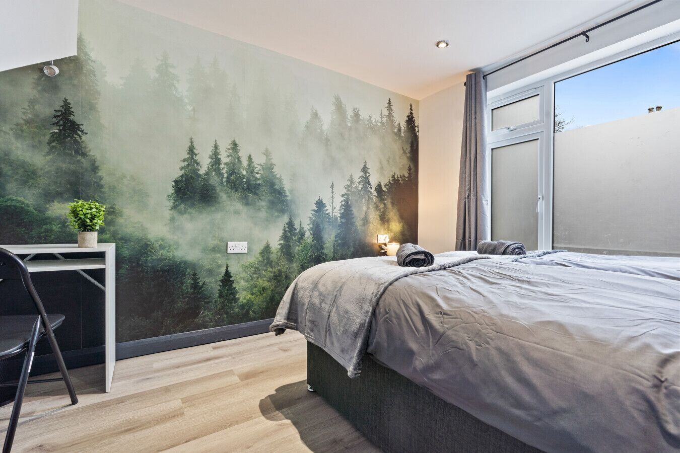 5 camere, una scrivania, ferro/asse da stiro, culla da viaggio