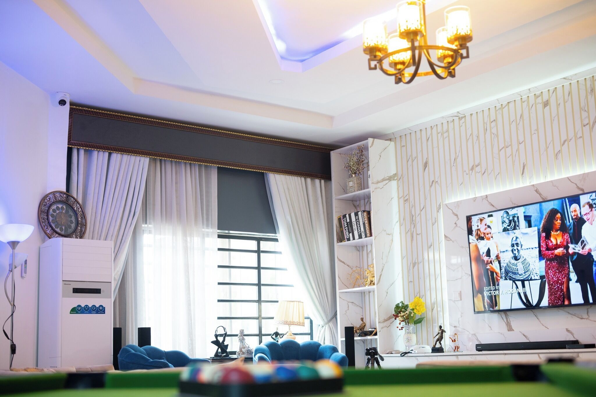 Deluxe Apartment, Balcony, City View | Living area