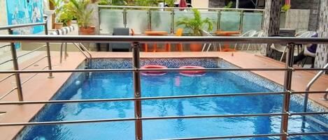 Kolam renang outdoor