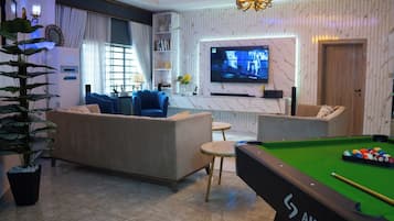 Deluxe Apartment, Balcony, City View | Living area