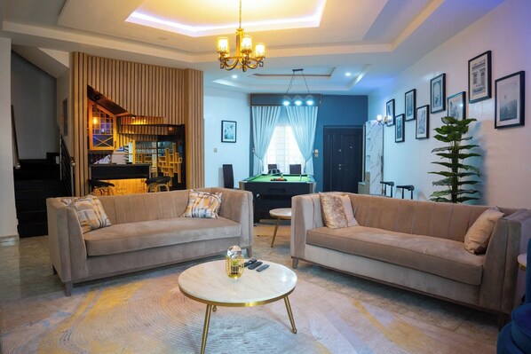 Deluxe Apartment, Balcony, City View | Living area