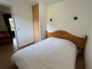 1 camera, Wi-Fi (a pagamento)