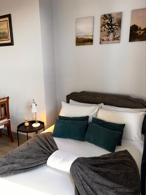 1 chambre, fer et planche à repasser, lit parapluie, Wi-Fi