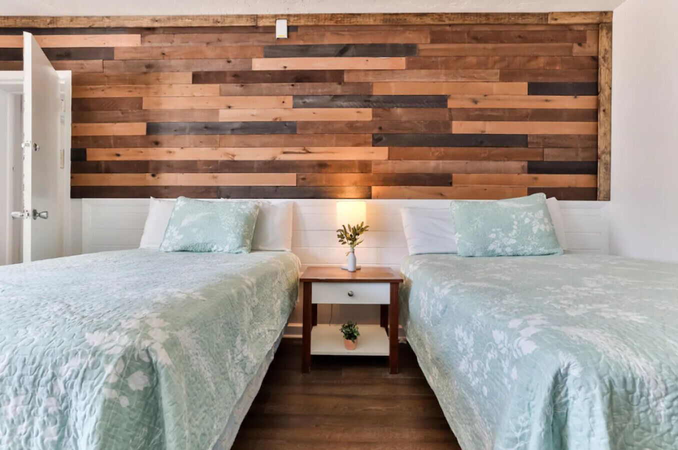 1 室のベッドルーム、アイロン / アイロン台、WiFi (無料)、ベッドシーツ