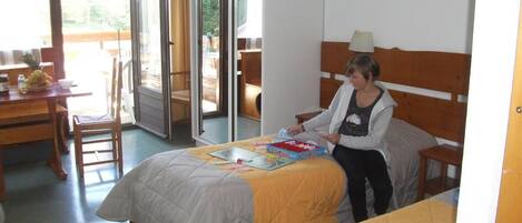 1 bedroom, WiFi (free), bed sheets