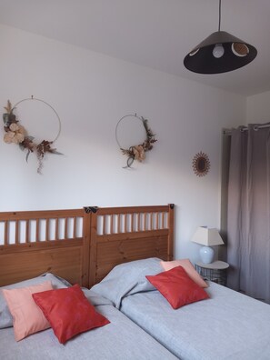 2 bedrooms, iron/ironing board, travel cot, WiFi - "Bruyère du Canigou", a new single-storey house, 60 m² facing the Canigou mountains (Vernet-les-Bains)