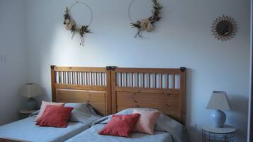 2 bedrooms, iron/ironing board, travel cot, WiFi