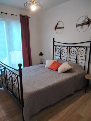 2 chambres, fer et planche à repasser, lit parapluie, Wi-Fi