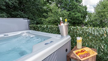 House | Private spa tub