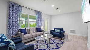 Villa, 2 Queen Beds, Patio, Garden View (Unit A) | Living area