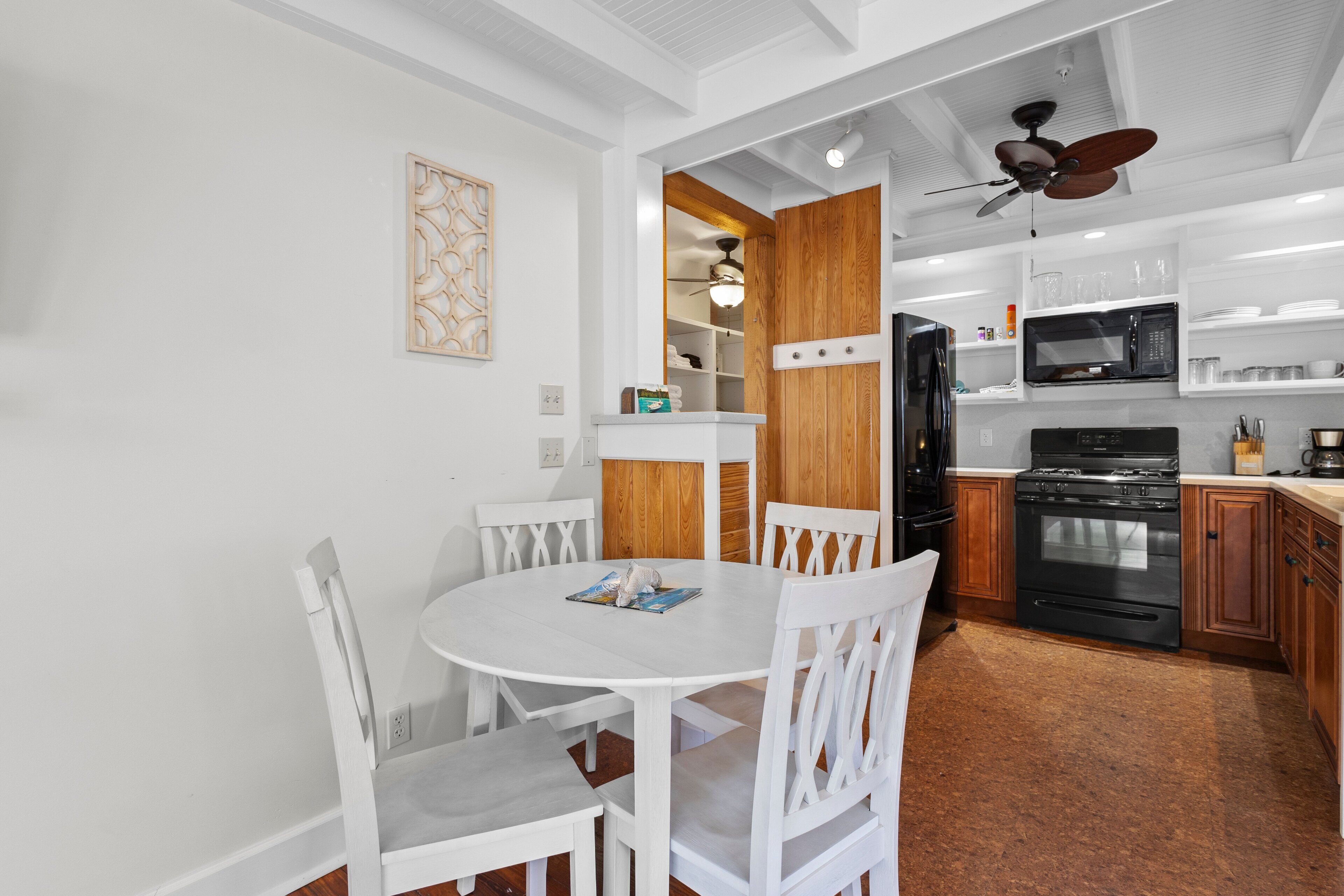 Apartment, 1 Queen Bed, Patio, Ocean View (The Old Apartment) | Dining