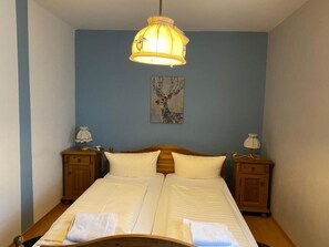 Habitación doble | Escritorio, wifi gratis, ropa de cama y accesible en silla de ruedas