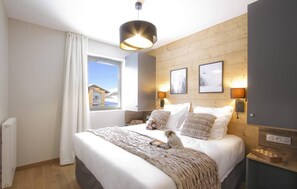 WiFi, bed sheets, wheelchair access