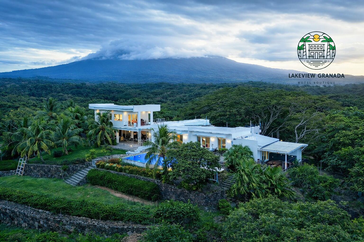 Fassade der Unterkunft – Abend/Nacht