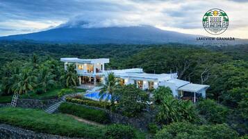 Fassade der Unterkunft – Abend/Nacht