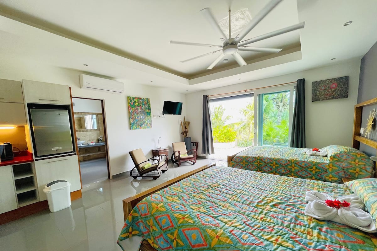 Studio – deluxe, tekjøkken, hageutsikt | Dundyner, minibar, safe på rommet og individuelt innredet