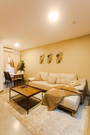 Smart TV 55 polegadas com canais digitais, Netflix, Hulu