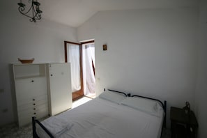 3 bedrooms, bed sheets