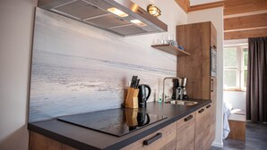 Kaffetrakter/tekoker, kjøleskap, mikrobølgeovn og ovn
