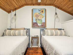 3 室のベッドルーム、デスク、アイロン / アイロン台、WiFi