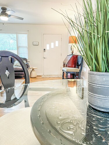 Cozy & Charming 3-bedroom cottage in Springfield - Great Location! Pet friendly!