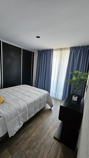 2 habitaciones, tabla de planchar con plancha, wifi y ropa de cama