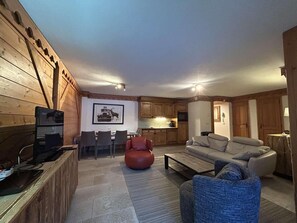 Living area - 50m from shops, 2nd floor, tv, ski locker, 65m², Méribel (Méribel - Les Allues)