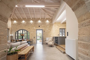 Deluxe-Villa, 3 Schlafzimmer, eigener Pool, Bergblick | Wohnbereich