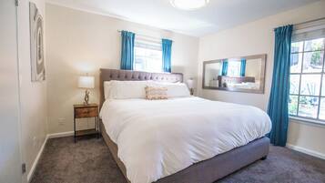 3 slaapkamers, een bureau, reisbedje, wifi