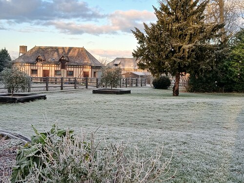 Chambre d'hôte au coeur d'un parc, à 5 min du Cerza