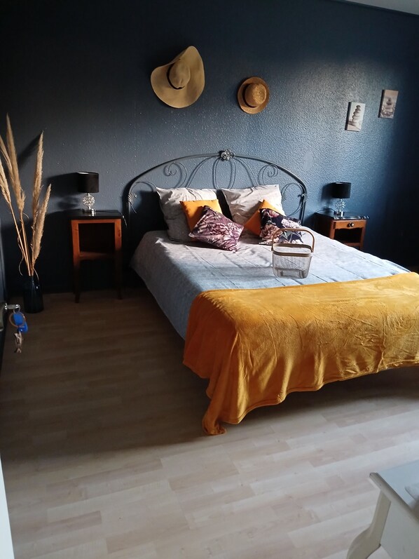 1 bedroom, WiFi, bed sheets