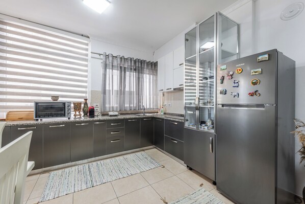 Fridge, microwave, oven, stovetop - The Beachfront Bliss by PS (kavaje)