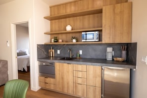 Fridge, microwave, dishwasher, coffee/tea maker