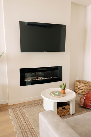 TV, fireplace