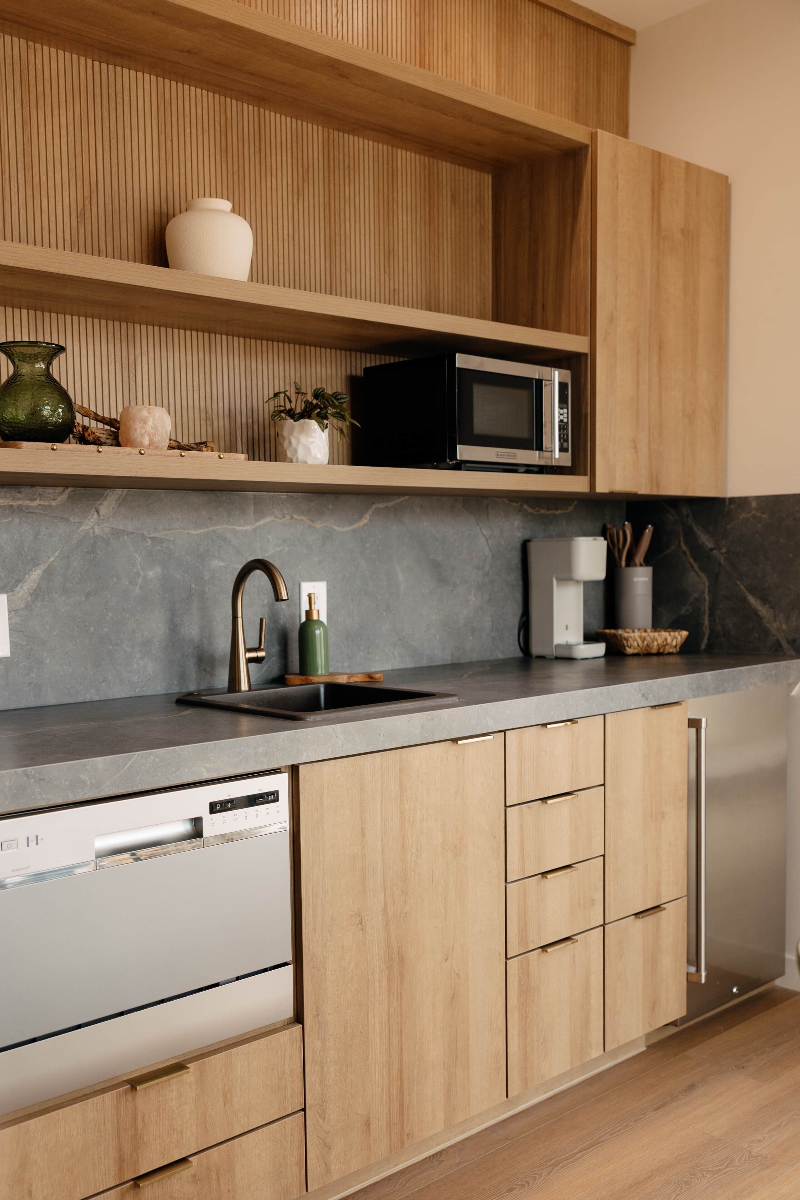 Fridge, microwave, dishwasher, coffee/tea maker