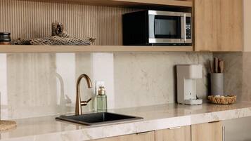 Fridge, microwave, dishwasher, coffee/tea maker