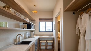 Coffee/tea maker, fridge, microwave, dishwasher