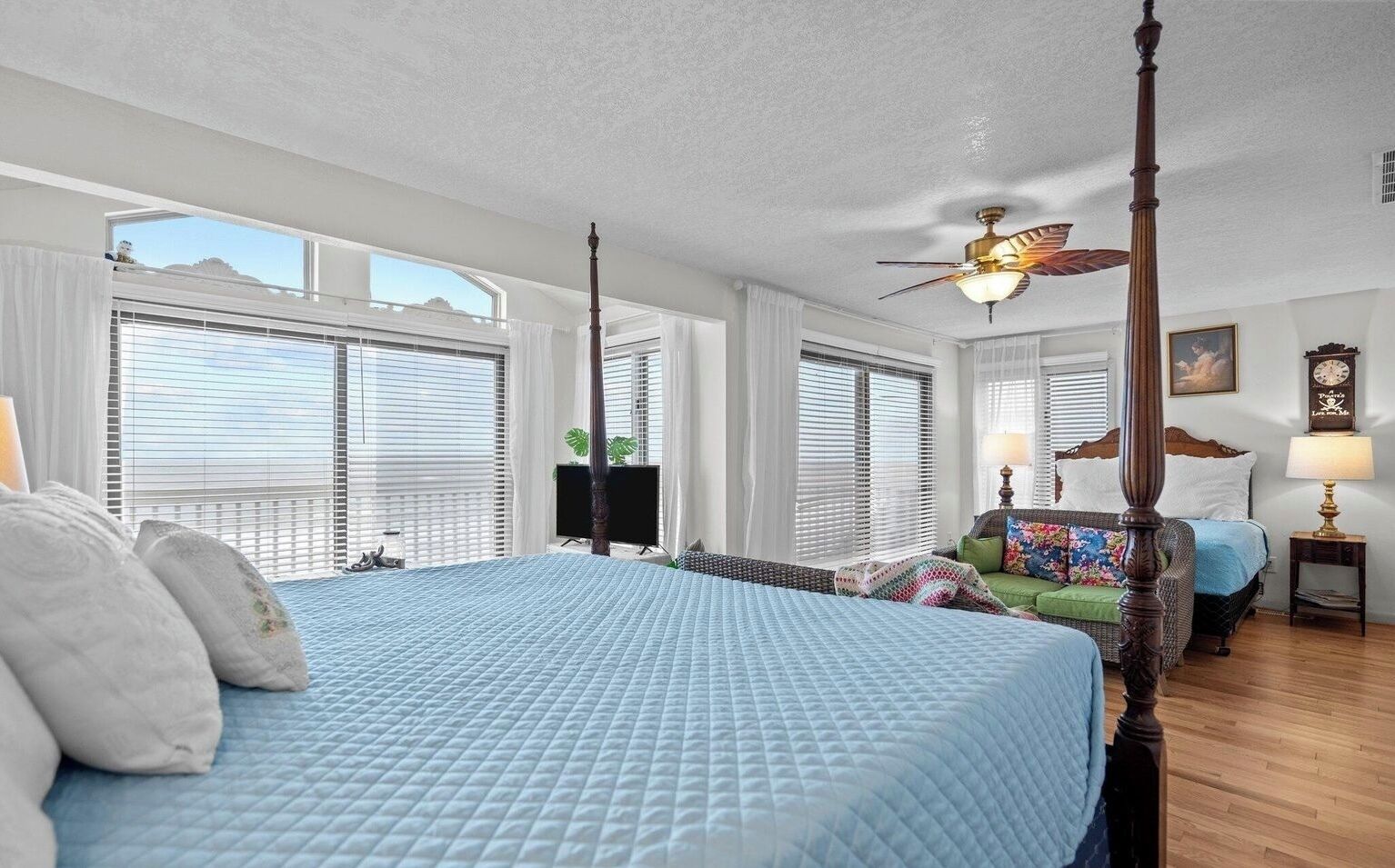 BEACHFRONT Disney-Themed property + Pools, Hot Tub & Saunas
