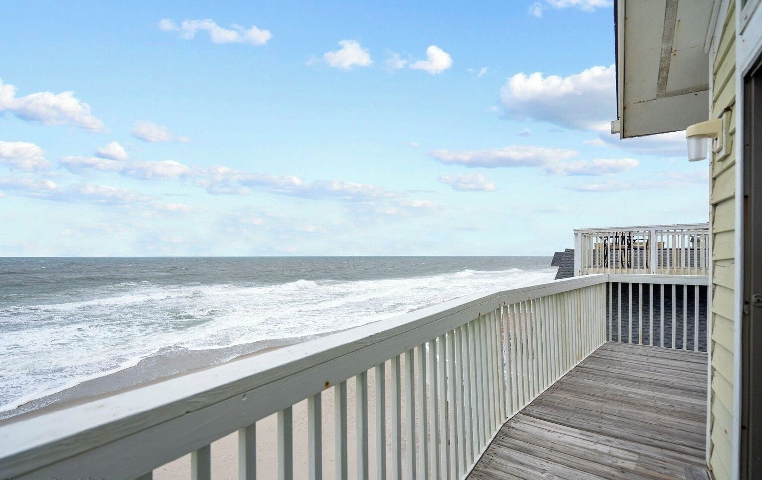 BEACHFRONT Disney-Themed property + Pools, Hot Tub & Saunas