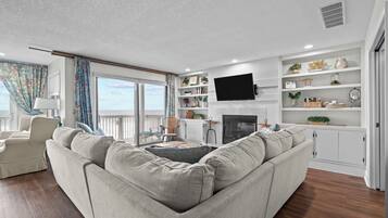 Smart TV, fireplace