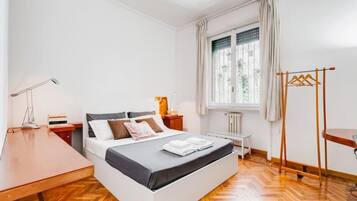 2 chambres, fer et planche à repasser, lit parapluie, Wi-Fi