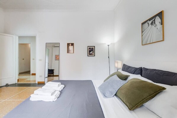 2 dormitoris, planxa i posts de planxar, un bressol de viatge i wifi