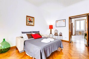 2 dormitoris, planxa i posts de planxar, un bressol de viatge i wifi