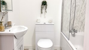 تجهيزات دش، مجففات شعر، مناشف، صابون