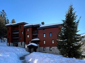Exterior - 50m from resort center, 1st floor, swimming pool, sauna, balcony, tv, 23m², La Plagne (La Plagne)