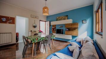 House | Living area | 32-inch TV with cable channels