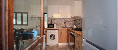 House | Private kitchen | Full-sized fridge, microwave, oven, stovetop