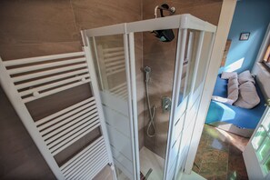 House | Bathroom | Hair dryer, bidet, towels, soap